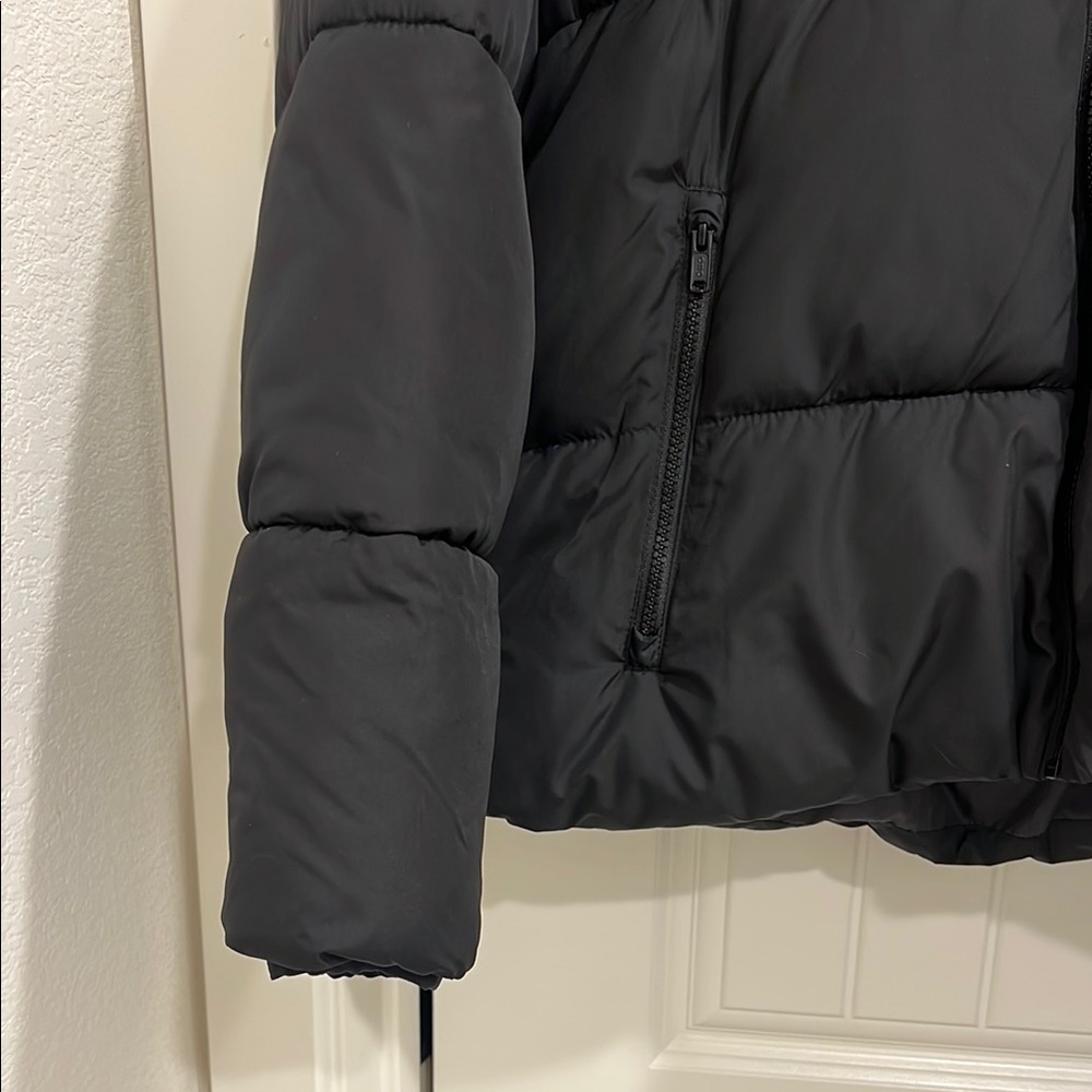 Old Navy Black Puffer Jacket with Hood and Quilted Design - Picture 3 of 5